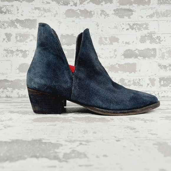 NEW Free People Charm Double V Black Suede Block Heel Ankle Boots O294 - Picture 5 of 14